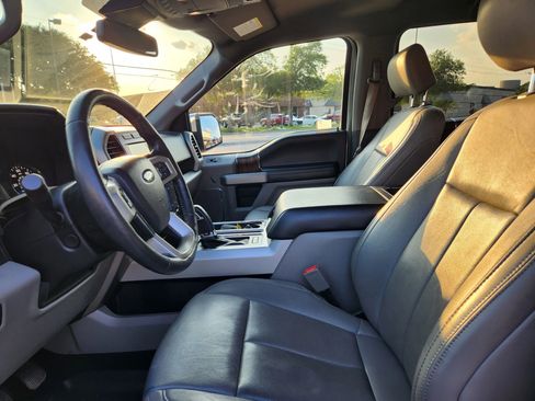 Used 2018 Ford F150 Lariat w/ Equipment Group 502A Luxury AWD/4WD image 9