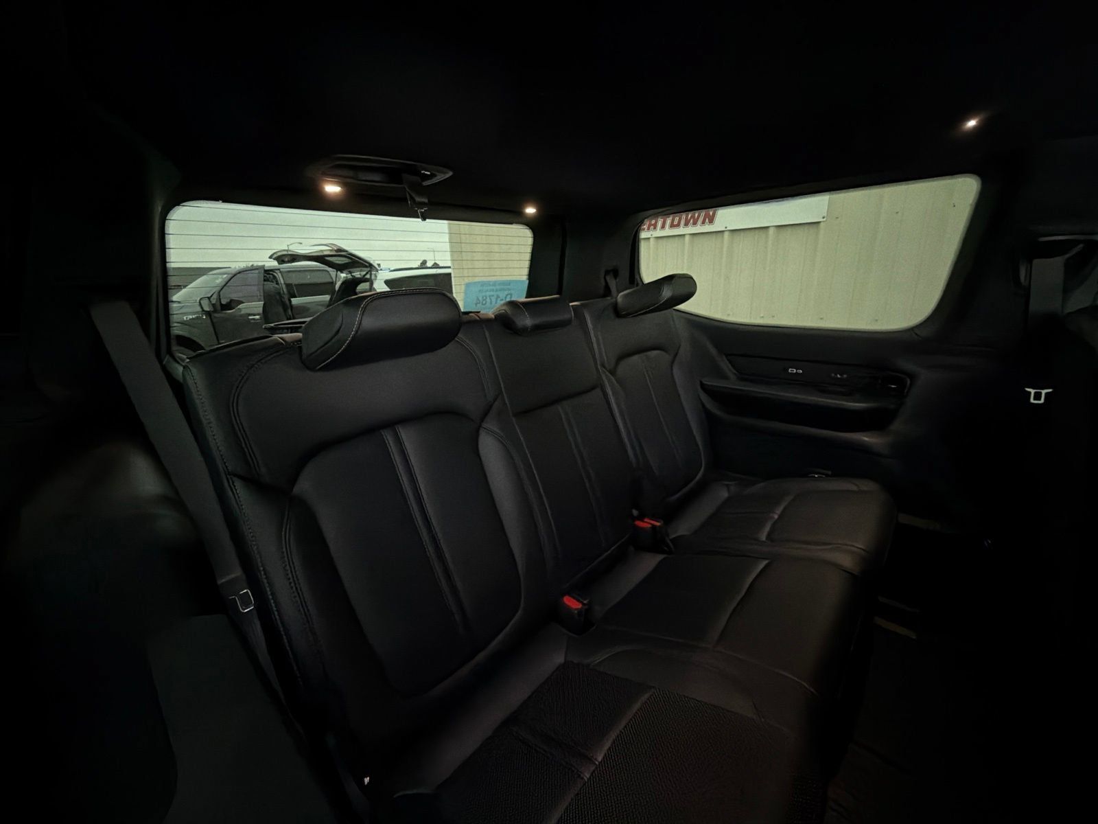 Used 2022 Jeep Wagoneer Series III AWD/4WD image 12