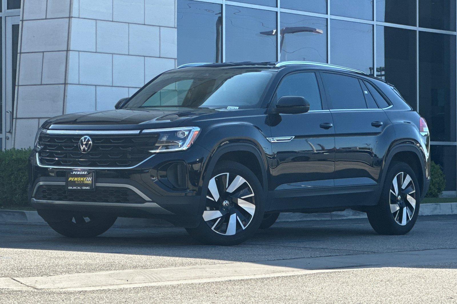 Used 2025 Volkswagen Atlas Cross Sport SE AWD/4WD image 8