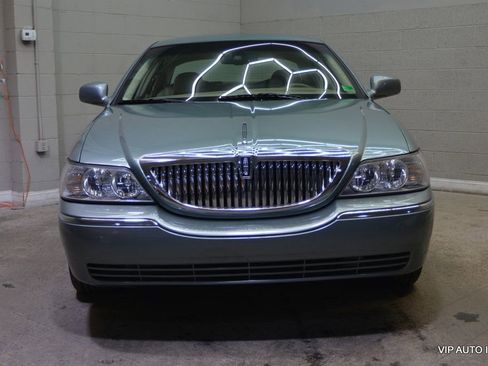 Used 2006 Lincoln Town Car Signature image 5