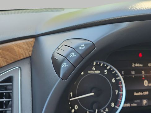 Used 2021 Nissan Armada SL w/ Captain's Chairs Package image 26