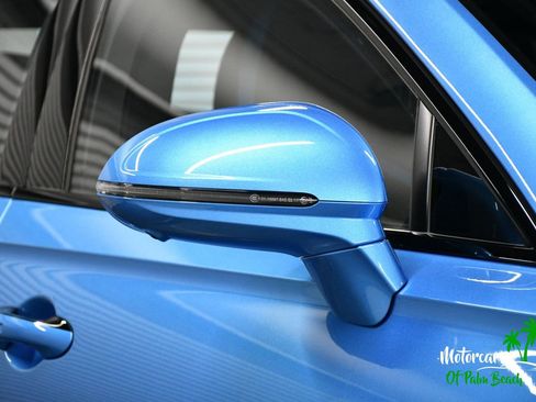 Used 2025 Bentley Flying Spur Plug-In Hybrid image 13