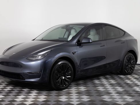 Used 2024 Tesla Model Y Long Range AWD/4WD image 1