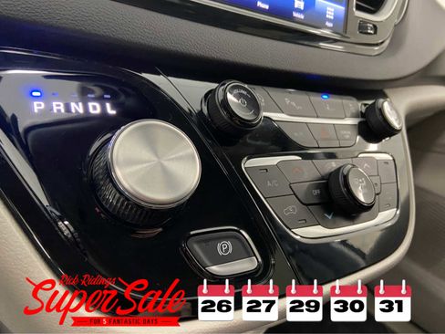 Used 2024 Chrysler Pacifica Touring-L image 34