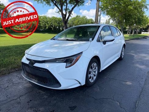 Used 2021 Toyota Corolla LE FWD image 1