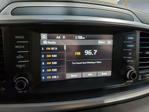 Used 2020 Kia Sorento LX FWD image 31