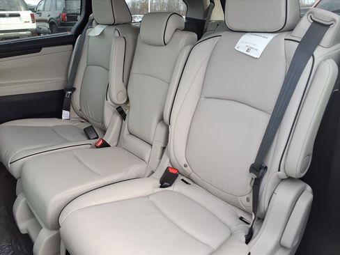 New 2026 Honda Odyssey Touring image 7