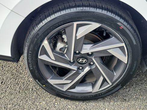 Certified 2025 Hyundai Elantra SEL FWD image 25