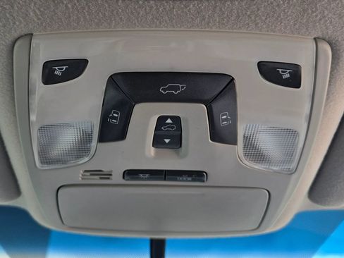 Used 2013 Toyota Sienna XLE FWD image 44