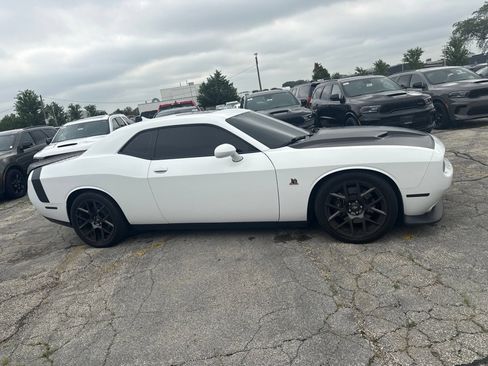 Used 2018 Dodge Challenger R/T Scat Pack w/ Leather Interior Group RWD image 5