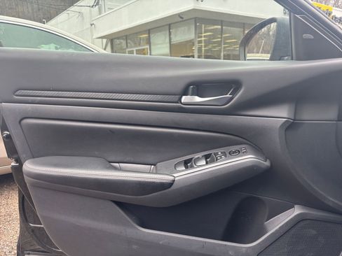 Used 2025 Nissan Altima 2.5 SV FWD image 18
