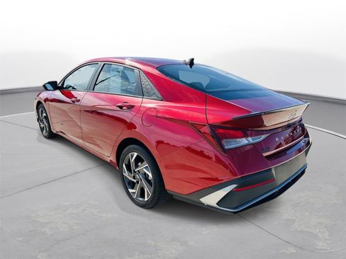 Used 2025 Hyundai Elantra Sport image 31