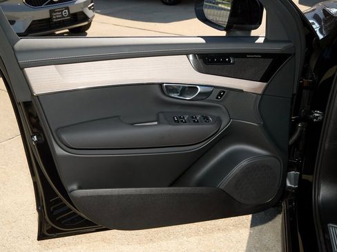 New 2026 Volvo XC90 B6 Plus w/ Protection Package Premier image 18