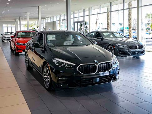 Used 2026 BMW 530i w/ Premium Package RWD image 18