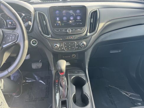 Used 2022 Chevrolet Equinox RS w/ Infotainment Package image 18