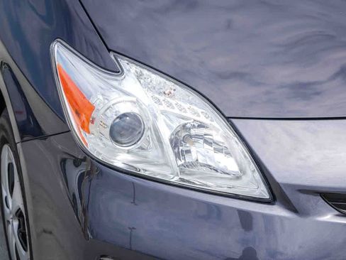 Used 2015 Toyota Prius Two w/ Preferred Accessory Package FWD image 4