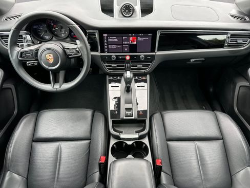 Certified 2025 Porsche Macan AWD/4WD image 6