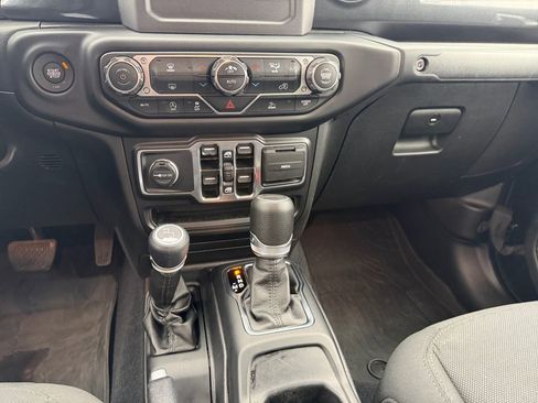 Used 2022 Jeep Gladiator Sport image 11