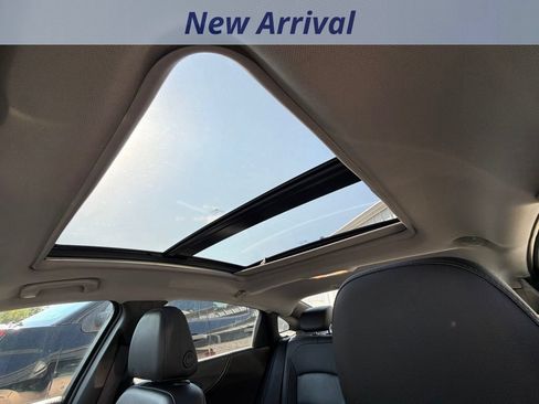Used 2018 Chevrolet Malibu Premier w/ Premier Sun and Wheel Package FWD image 10