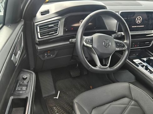 Used 2024 Volkswagen Atlas Cross Sport SE image 5