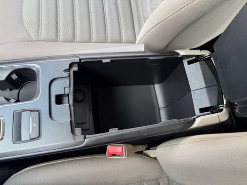 Used 2017 Ford Fusion SE FWD image 19
