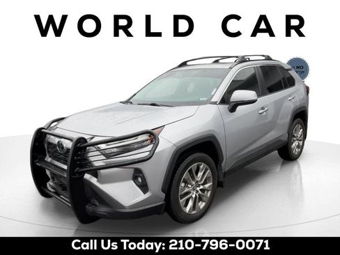 Used 2023 Toyota RAV4 XLE Premium image 7