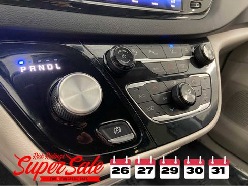 Used 2024 Chrysler Pacifica Touring-L image 33