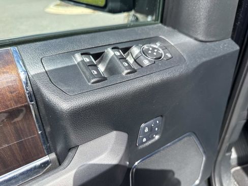 Used 2017 Ford F150 Platinum w/ Equipment Group 701A Luxury RWD image 18