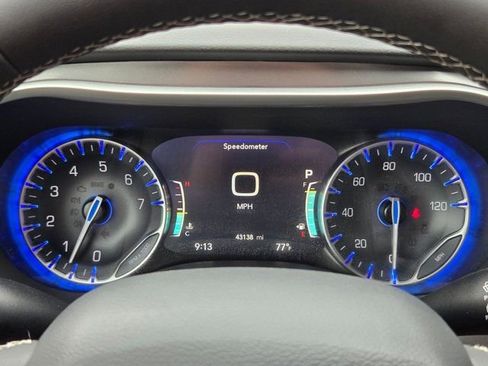 Used 2025 Chrysler Pacifica Select FWD image 16