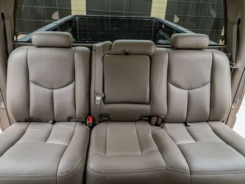 Used 2007 GMC Sierra 3500 SLT w/ Heavy-Duty Power Package image 32