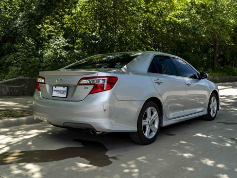 Used 2013 Toyota Camry SE FWD image 9