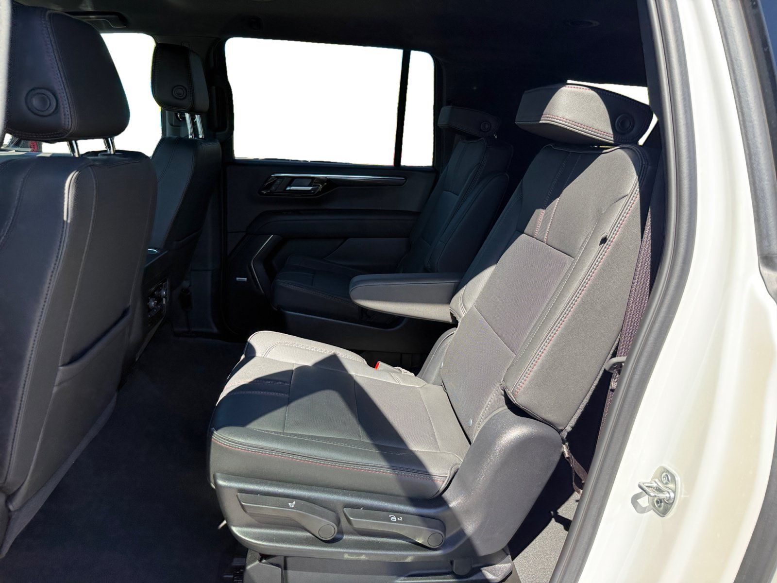 Used 2025 Chevrolet Suburban RST w/ Comfort Package AWD/4WD image 16