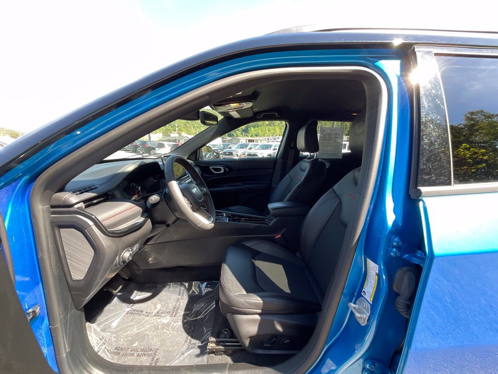 Used 2026 Jeep Compass Trailhawk AWD/4WD image 9