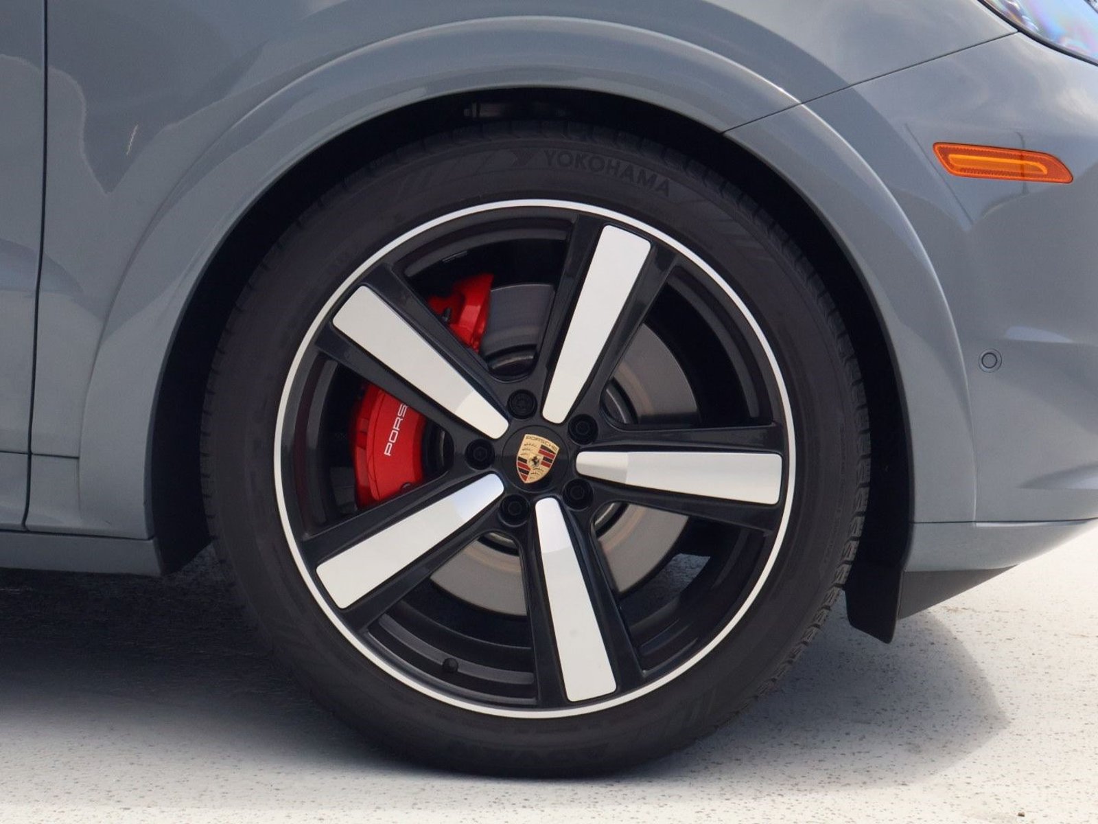 Certified 2025 Porsche Cayenne GTS AWD/4WD image 29