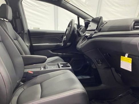 Used 2025 Honda Odyssey Sport-L image 18