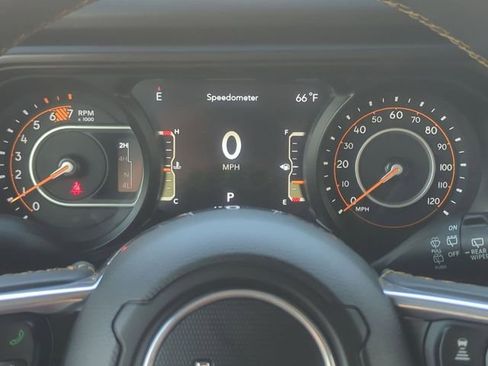 Used 2025 Jeep Wrangler Sahara image 16