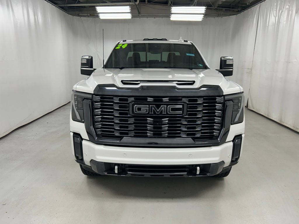 Used 2024 GMC Sierra 2500 Denali Ultimate AWD/4WD image 3