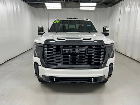 Used 2024 GMC Sierra 2500 Denali Ultimate AWD/4WD image 3
