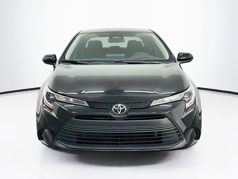 Used 2025 Toyota Corolla LE FWD image 2