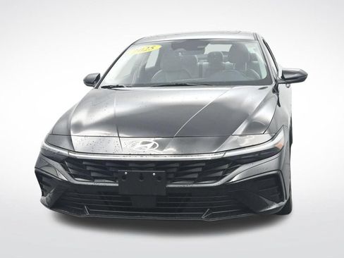 Used 2025 Hyundai Elantra Limited FWD image 2