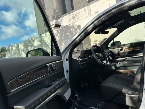 New 2026 Cadillac Vistiq Sport image 21