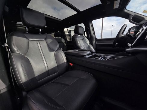 Used 2023 Jeep Wagoneer L Series III w/ Premium Group I image 33