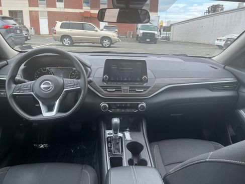 Used 2025 Nissan Altima 2.5 SV image 34