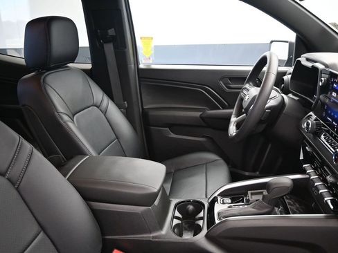 Used 2025 Chevrolet Colorado W/T w/ WT Custom Package image 12
