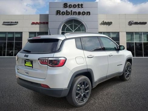 New 2026 Jeep Compass Latitude image 4