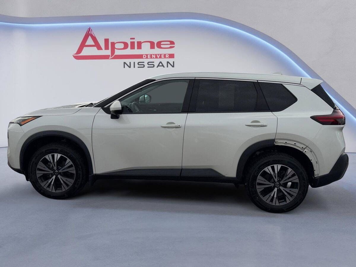 Used 2021 Nissan Rogue SV FWD image 2