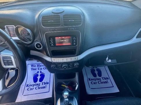 Used 2017 Dodge Journey SE w/ Flexible Seating Group image 12