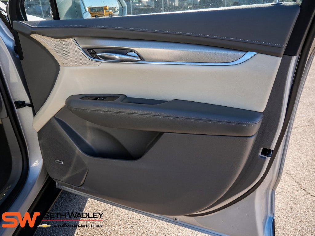 Used 2017 Cadillac XT5 Luxury w/ Driver Awareness Package FWD image 20