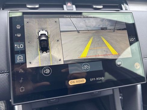 New 2025 Land Rover Discovery Sport Dynamic SE image 26