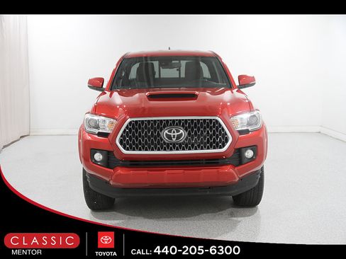 Certified 2019 Toyota Tacoma TRD Sport AWD/4WD image 2